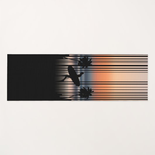 Surfer loopt naar strand op zonsondergang | SURF Yogamat (Voorkant (horizontaal))