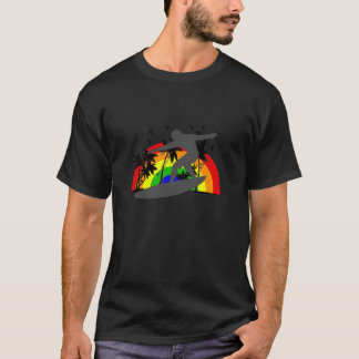 Surfer met regenboog t-shirt