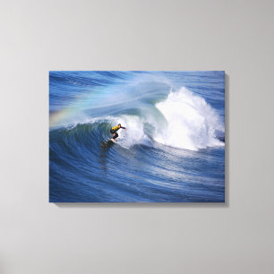 Surfer onder een regenboog canvas afdruk