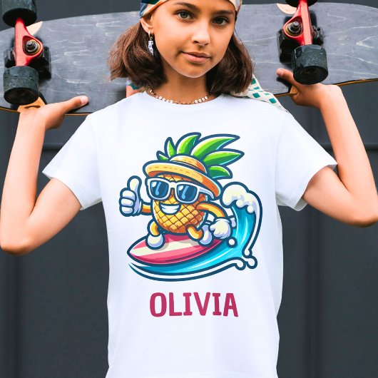 Surfer Pineapple Hits The Waves Gepersonaliseerd T-shirt