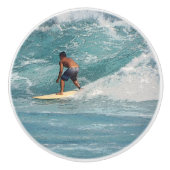 "SURFER RIJDEN OP DE GOLVEN" KERAMISCHE KNOP (Voorkant)