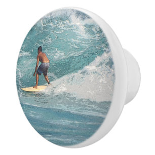 "SURFER RIJDEN OP DE GOLVEN" KERAMISCHE KNOP