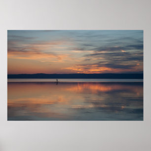 Surfer-roeiing naar de kust poster