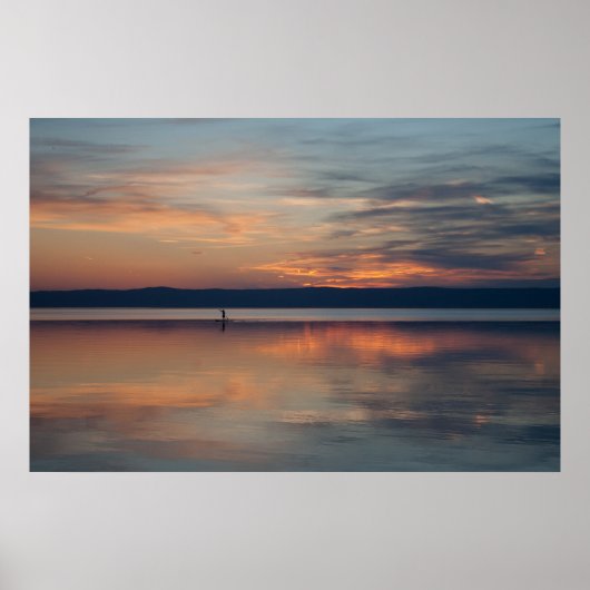 Surfer-roeiing naar de kust poster (Voorkant)