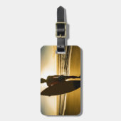 Surfer-silhouet tijdens zonsopgang bagagelabel (Voorkant verticaal)