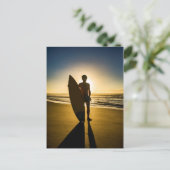Surfer-silhouet tijdens zonsopgang briefkaart (Staand voorkant)