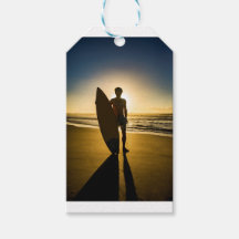 Surfer-silhouet tijdens zonsopgang