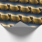 Surfer-silhouet tijdens zonsopgang cadeaupapier (Hoek)