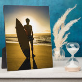 Surfer-silhouet tijdens zonsopgang fotoplaat (Zijkant)