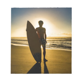 Surfer-silhouet tijdens zonsopgang notitieblok