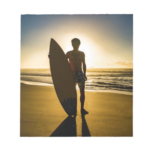 Surfer-silhouet tijdens zonsopgang notitieblok (Voorkant)