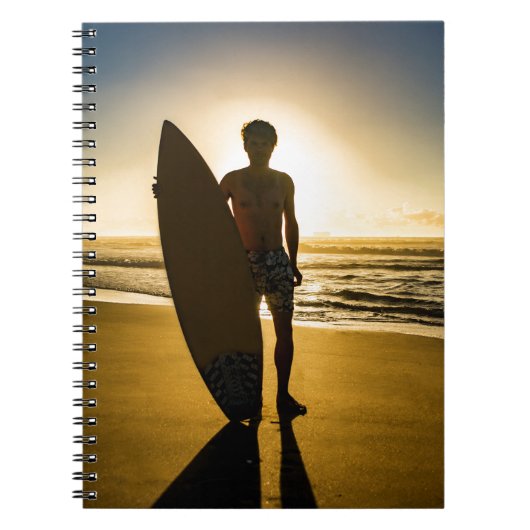 Surfer-silhouet tijdens zonsopgang notitieboek (Voorkant)