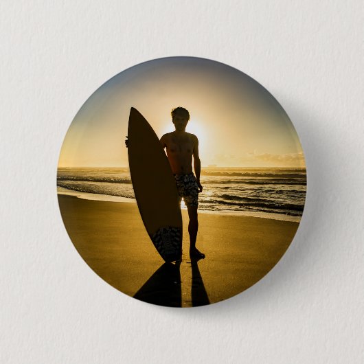 Surfer-silhouet tijdens zonsopgang ronde button 5,7 cm (Voorkant)