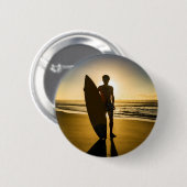 Surfer-silhouet tijdens zonsopgang ronde button 5,7 cm (Voorkant /achterkant)