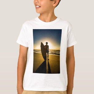 Surfer-silhouet tijdens zonsopgang t-shirt