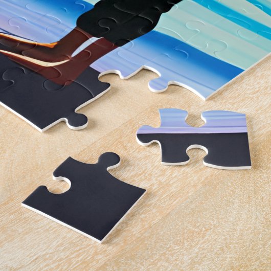 Surfer staande op een strand bij zonsondergang legpuzzel (Zijkant)