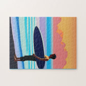 Surfer staande op een strand bij zonsondergang legpuzzel (Horizontaal)