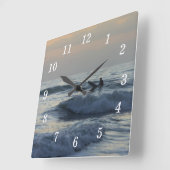 Surfer wacht op wandklok (Hoek)