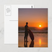 Surfer watching the waves briefkaart (Voorkant / Achterkant)