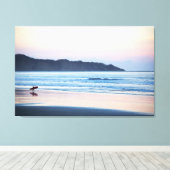 Surfer weg om de laatste golven in Costa Rica te v Canvas Afdruk (Insitu (Houten vloer))