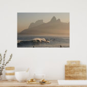 "Surfers in Arpoador, Rio de Janeiro" groot poster (Keuken)