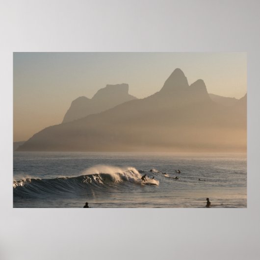"Surfers in Arpoador, Rio de Janeiro" groot poster (Voorkant)