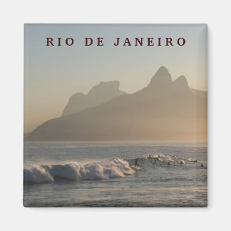 "Surfers op Arpoador, Rio de Janeiro" magneet