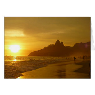 Surfers op zonsondergang