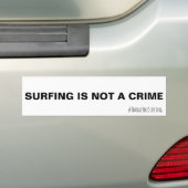 SURFING IS GEEN CRIMINE Bumpersticker - Wit/zwart (Op auto)