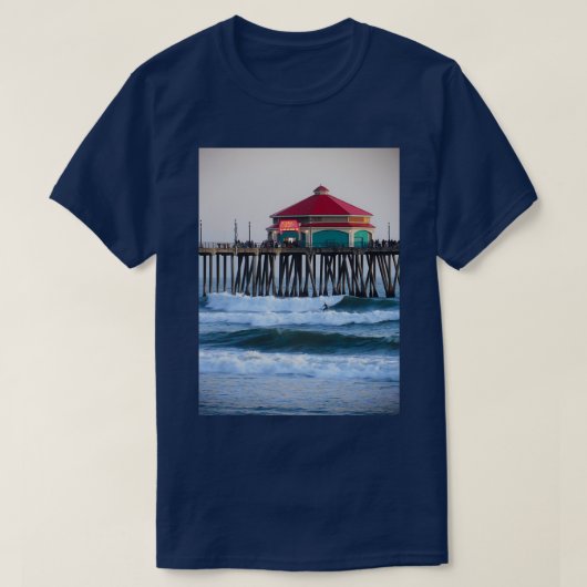 Surfing the Huntington Beach Pier T-shirt (Design voorkant)