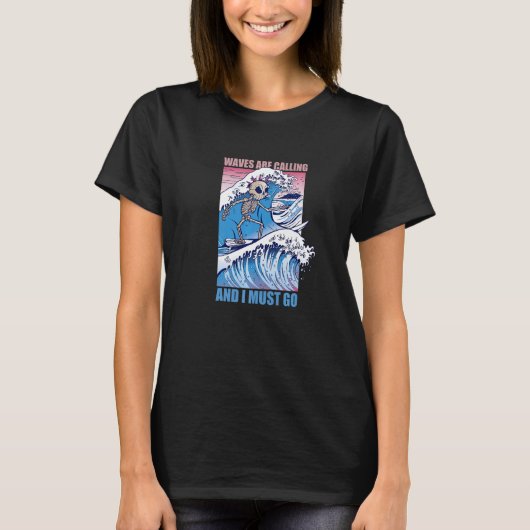 Surfing Waves Are Calling And I Must Go Skeleton S T-shirt (Voorkant)