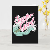 Surfmeisje surft kaart (Gele Bloem)