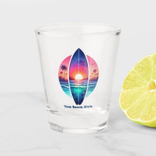 Surfplank in de zonsondergang shot glas (Voorkant)