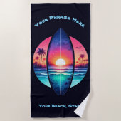 Surfplank in de zonsondergang strandlaken (Voorkant)