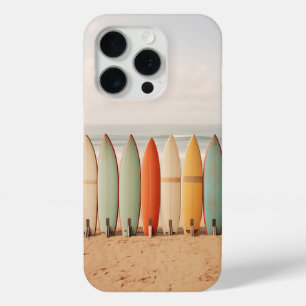 surfplanken op het strand iPhone 15 pro case