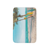 Surfplanken op strand kussen badmat (Voorkant Verticaal)