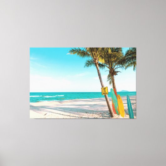 Surfplanken op strand kussen canvas afdruk (Voorkant)