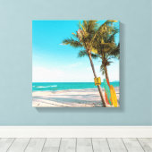 Surfplanken op strand kussen canvas afdruk (Insitu (Houten vloer))