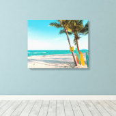 Surfplanken op strand kussenhoes canvas afdruk (Insitu (Houten vloer))