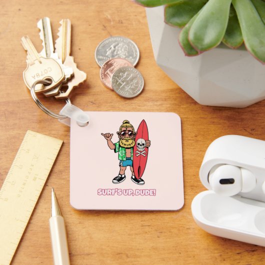 Surf's Up Dude Baardige Cartoon Surfer Sleutelhanger (Bureau)