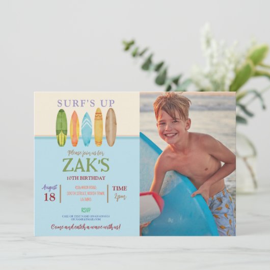 Surf's Up! Vang een golf Surf Blauwe Strand Foto Kaart (Staand voorkant)