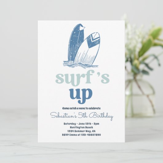 Surft up Modern Surfboard Beach Birthday Party Kaart (Staand voorkant)