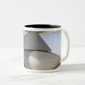 Surpluszee Phoenix-raketten Tweekleurige Koffiemok (Voorkant rechts)