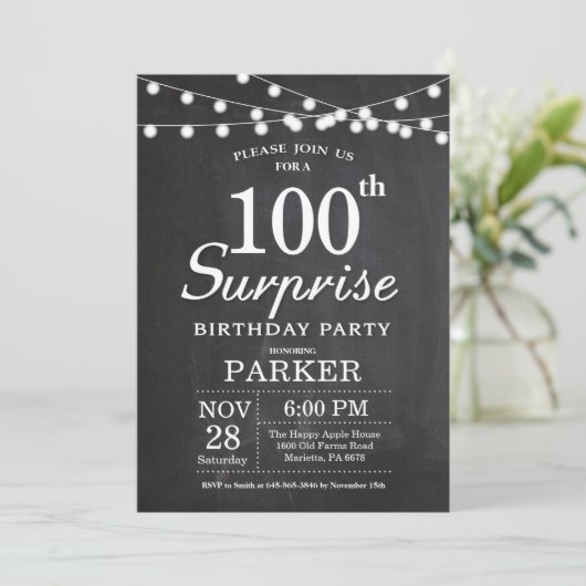 Surprise 100th Birthday Invitation Chalkboard Kaart (Staand voorkant)