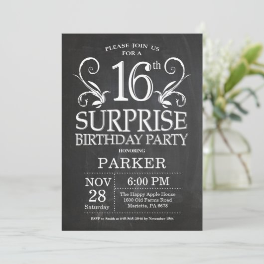 Surprise 16th Birthday Invitation Chalkboard Kaart (Staand voorkant)