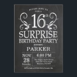 Surprise 16th Birthday Invitation Chalkboard Kaart<br><div class="desc">Verrassend 16e verjaardag Uitnodiging Chalkboard Achtergrond. 15e 16e 18e 21e 21e 30e 40e 60e 70e 90e 100e,  elke leeftijd. Volwassen verjaardag. Man Male Birthday Party. Voor verdere aanpassing,  te klikken gelieve de knoop "van de Aanpassing het"en ons ontwerphulpmiddel te gebruiken om deze sjabloon te wijzigen.</div>