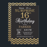 Surprise 16th Birthday Invitation Gold Glitter Kaart<br><div class="desc">Verrassend 16e verjaardag Uitnodiging met Gold Glitter Chevron. Chalkboard. Zwart en goudglitter. Kinderen van afgelopen dag. Jongen of meisjes uitgenodigd. Voor verdere aanpassing,  te klikken gelieve de knoop "van de Aanpassing het"en ons ontwerphulpmiddel te gebruiken om deze sjabloon te wijzigen.</div>