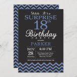 Surprise 18th Birthday Invitation Black and Blue Kaart<br><div class="desc">Verrassend 18e verjaardag Uitnodiging met zwarte en blauwe Chevron. Chalkboard. Volwassen verjaardag. Man of vrouwen uitgenodigd. Voor verdere aanpassing,  te klikken gelieve de knoop "van de Aanpassing het"en ons ontwerphulpmiddel te gebruiken om deze sjabloon te wijzigen.</div>