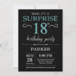 Surprise 18th Birthday Invitation Black en Blauwgr Kaart<br><div class="desc">Verrassend 18e verjaardag Uitnodiging met Zwarte en Blauwgroen achtergrond van Glitter. Chalkboard. Volwassen verjaardag. Mannen of vrouwen uitgenodigd. Elke leeftijd. Voor verdere aanpassing,  te klikken gelieve de knoop "van de Aanpassing het"en ons ontwerphulpmiddel te gebruiken om deze sjabloon te wijzigen.</div>