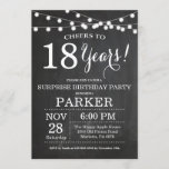 Surprise 18th Birthday Invitation Chalkboard Kaart<br><div class="desc">Verrassend 18e Achtergrond van het Uitnodigingsbord van de Verjaardag met de Lichten van het Koord. Zwart-wit. 13e 15e 16e 18e 21e 30e 40e 50e 60e 70e 90e 100e, elke leeftijd. Volwassen verjaardag. Vrouw of Man Man Birthday Party. Voor verdere aanpassing, te klikken gelieve de knoop "van de Aanpassing het"en ons...</div>